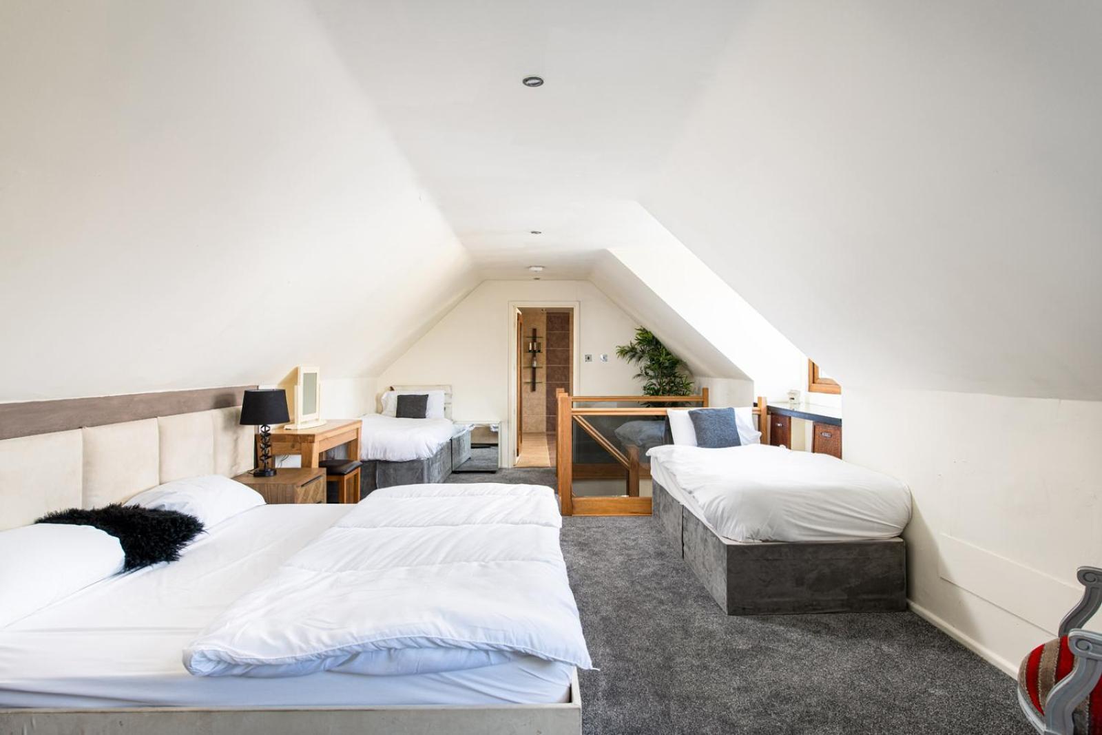 The West Barn Near Bath, Sleeps 24 And 2 Hot Tubs Villa Bristol Exterior photo