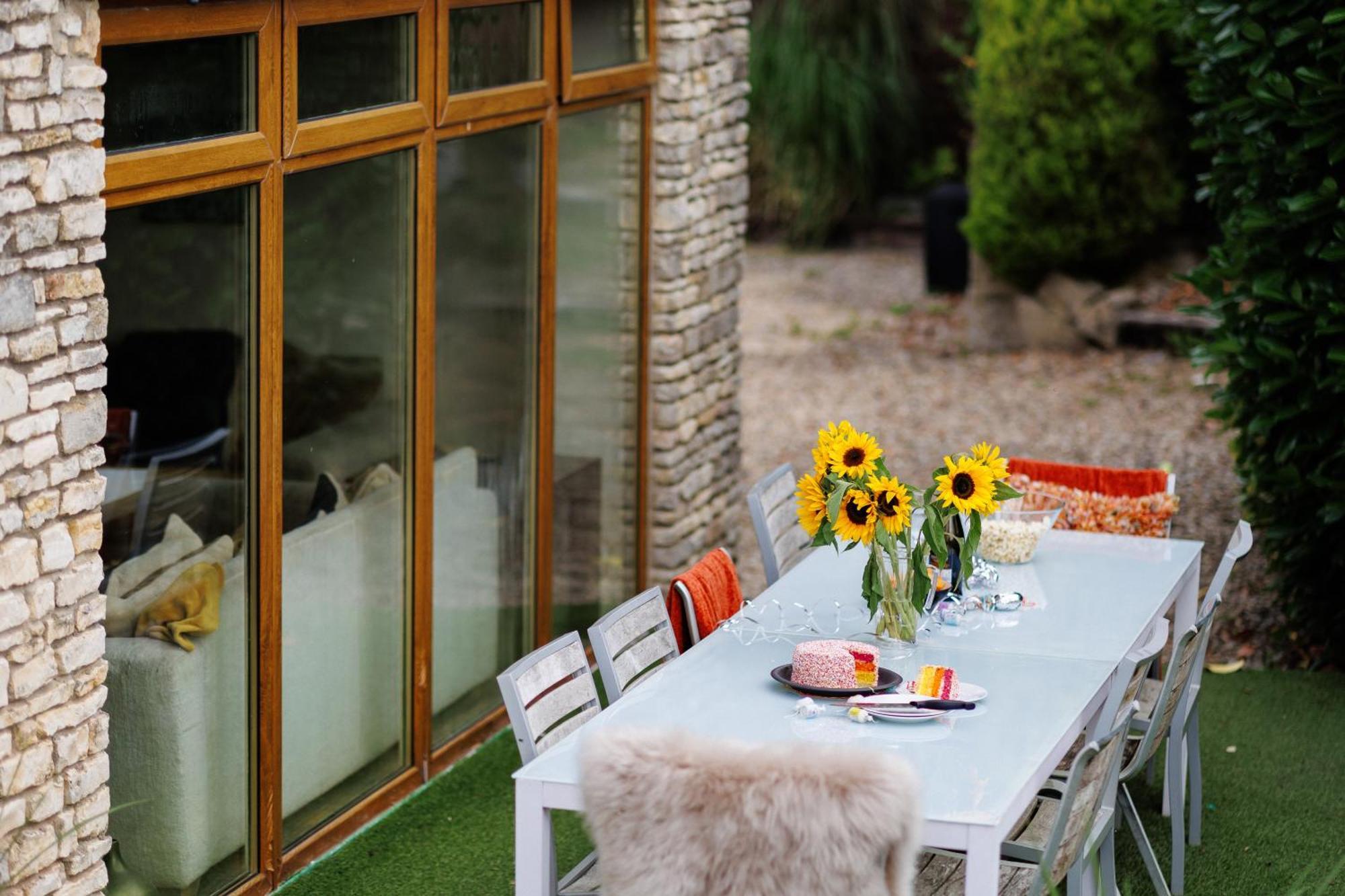 The West Barn Near Bath, Sleeps 24 And 2 Hot Tubs Villa Bristol Exterior photo